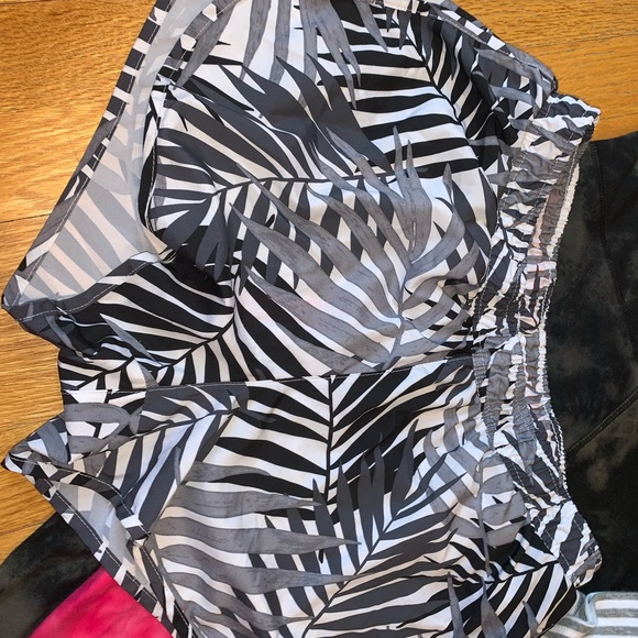 Woman’s Casual-Ware Bundle (M) - Picture 15 of 16